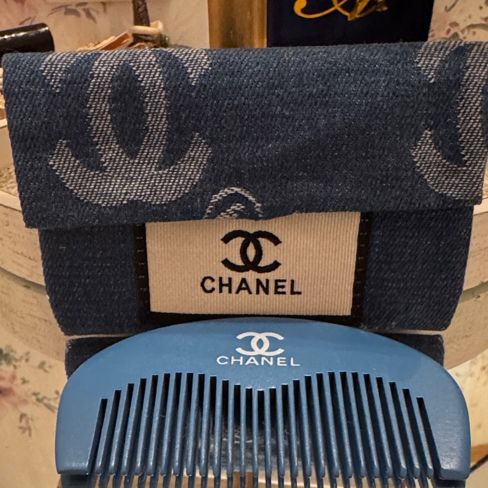 CHANEL Blue Denim Key & Card Holder comes wit comb brand new